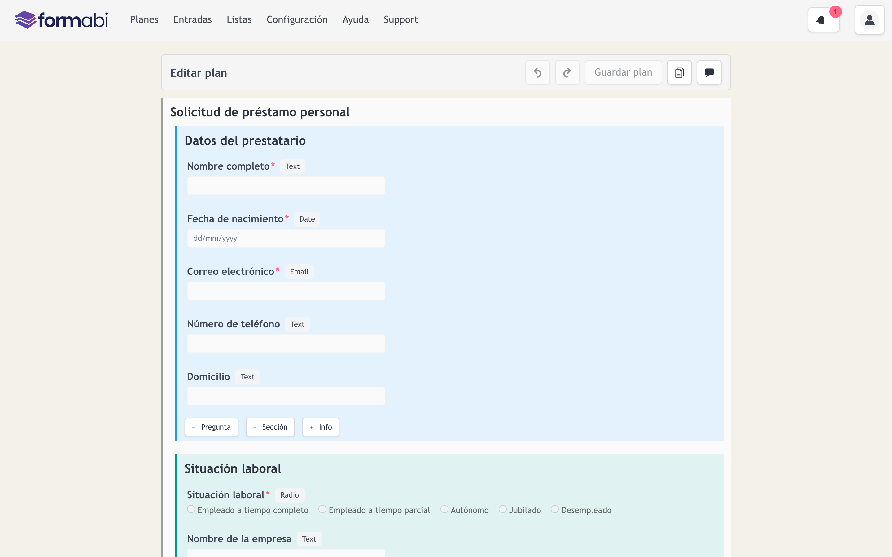 Editor visual de planes con campos tipados, secciones y controles de edición